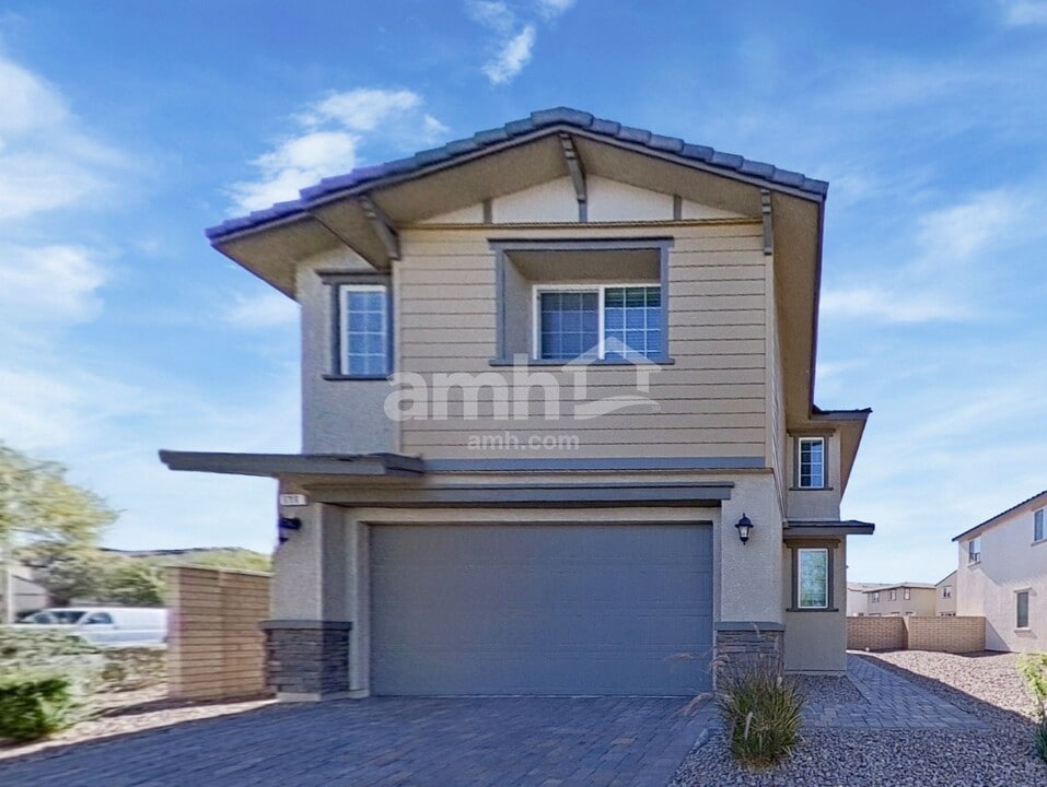 696 N Water St in Henderson, NV - Building Photo