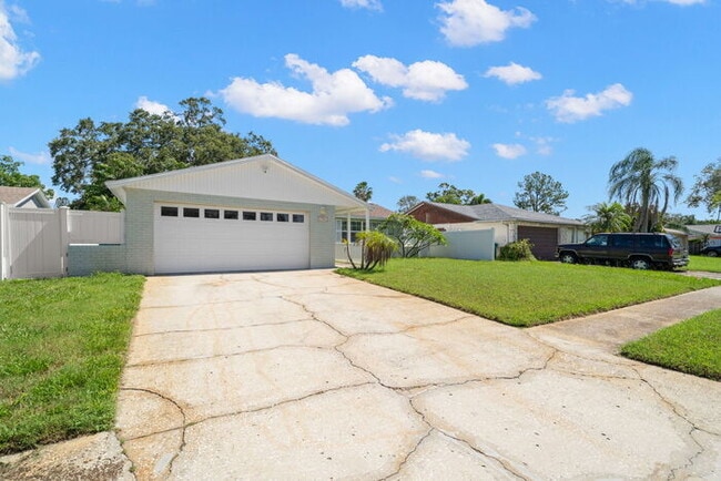 11991 104th Ave in Largo, FL - Building Photo - Building Photo
