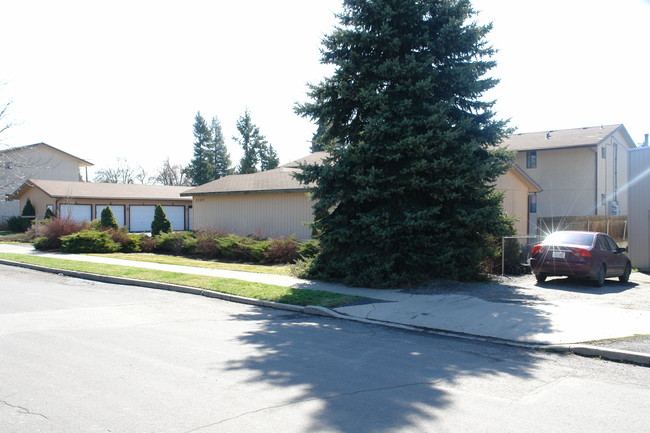 2307 W Cleveland Ave in Spokane, WA - Foto de edificio - Building Photo