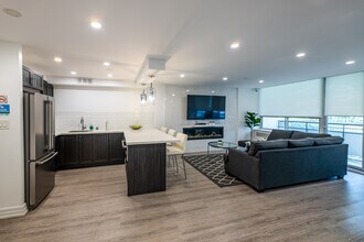 Four Thousand Yonge Street in Toronto, ON - Building Photo - Interior Photo