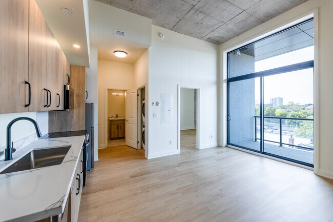 11 Robert in Hamilton, ON - Building Photo - Interior Photo