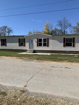 100 Bristol St in Oak Grove, KY - Building Photo