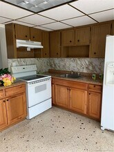 1442 NW 1st St-Unit -1 in Miami, FL - Foto de edificio - Building Photo