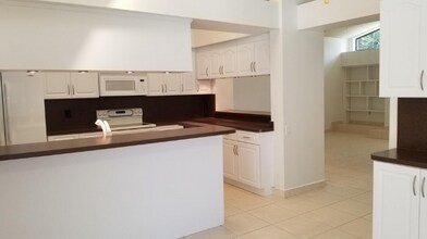 14060 Greentree Dr in Wellington, FL - Foto de edificio - Building Photo