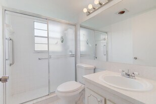 351 Mansfield Dr in Boca Raton, FL - Building Photo