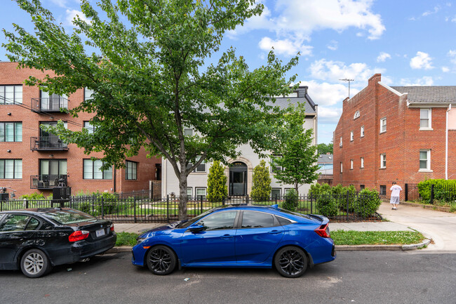 1244 Raum ST NE in Washington, DC - Foto de edificio - Building Photo