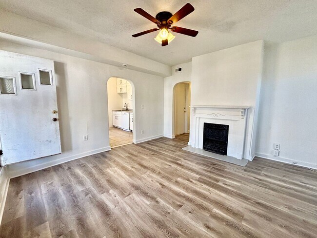 3810 Central St in Kansas City, MO - Foto de edificio - Building Photo