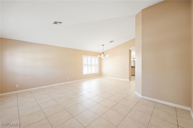 15015 Savannah Dr in Naples, FL - Foto de edificio - Building Photo