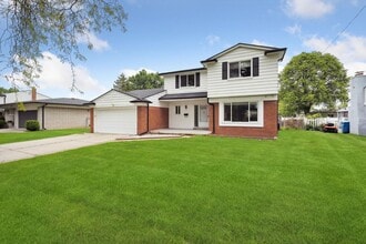 30306 Gruenburg Dr in Warren, MI - Building Photo - Building Photo