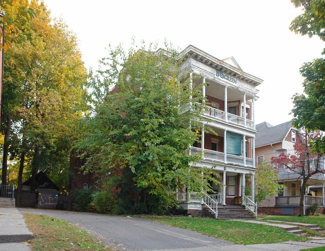 58-60 Evergreen Ave