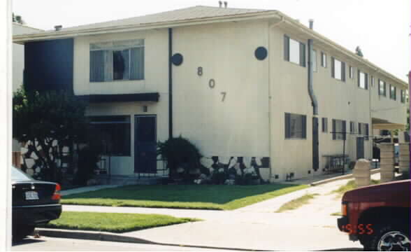 807 N Hayworth Ave in Los Angeles, CA - Building Photo - Building Photo