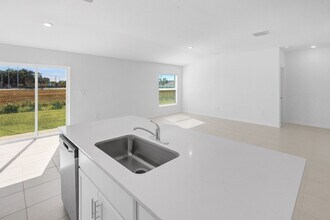 2167 Lone Oak Ln in Lakeland, FL - Building Photo - Building Photo