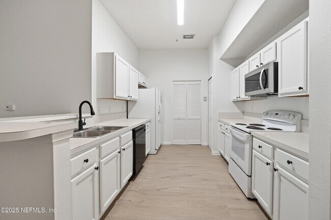 6081 Maggies Cir in Jacksonville, FL - Building Photo - Building Photo