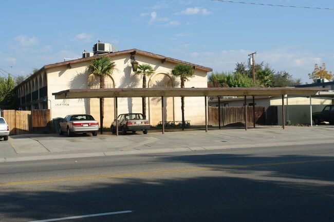 1514-1524 W Walnut Ave in Visalia, CA - Building Photo - Building Photo