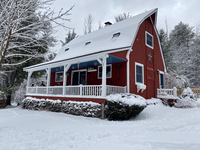 64 Van Ettan Rd in Prattsville, NY - Foto de edificio - Building Photo