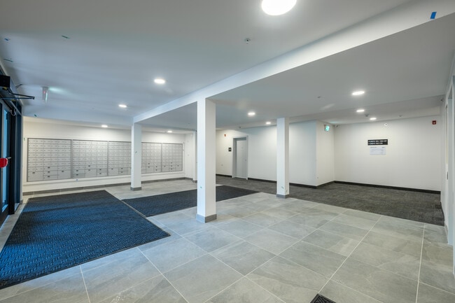 55 Shawnee Blvd SW in Calgary, AB - Building Photo - Lobby
