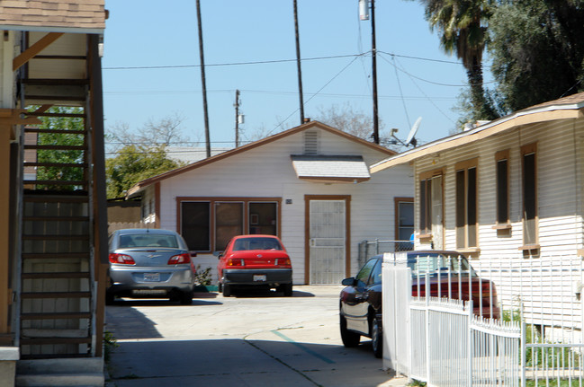 Arrowhead Apartments in San Bernardino, CA - Foto de edificio - Building Photo