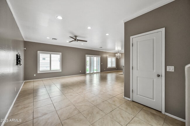 634 W Kerry Ln in Phoenix, AZ - Foto de edificio - Building Photo