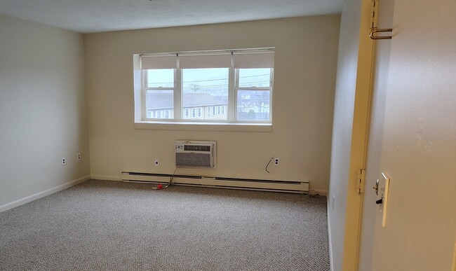 24 Field St in Quincy, MA - Foto de edificio - Building Photo