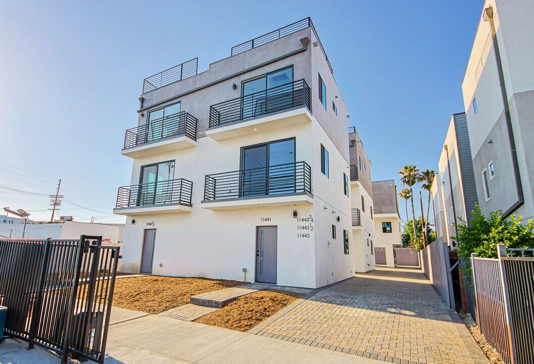 11443 Hatteras St-Unit -11443 in Los Angeles, CA - Foto de edificio