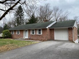460 Overhill Dr in Chambersburg, PA - Building Photo