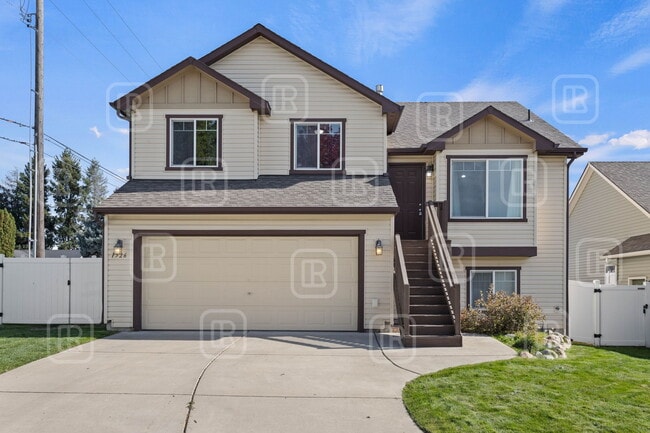 1526 N Coach Dr