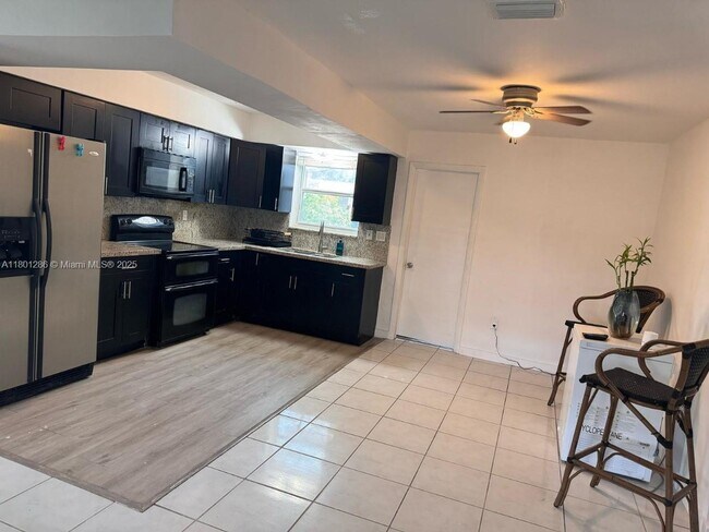 60 NE 184th Terrace in Miami, FL - Building Photo - Building Photo