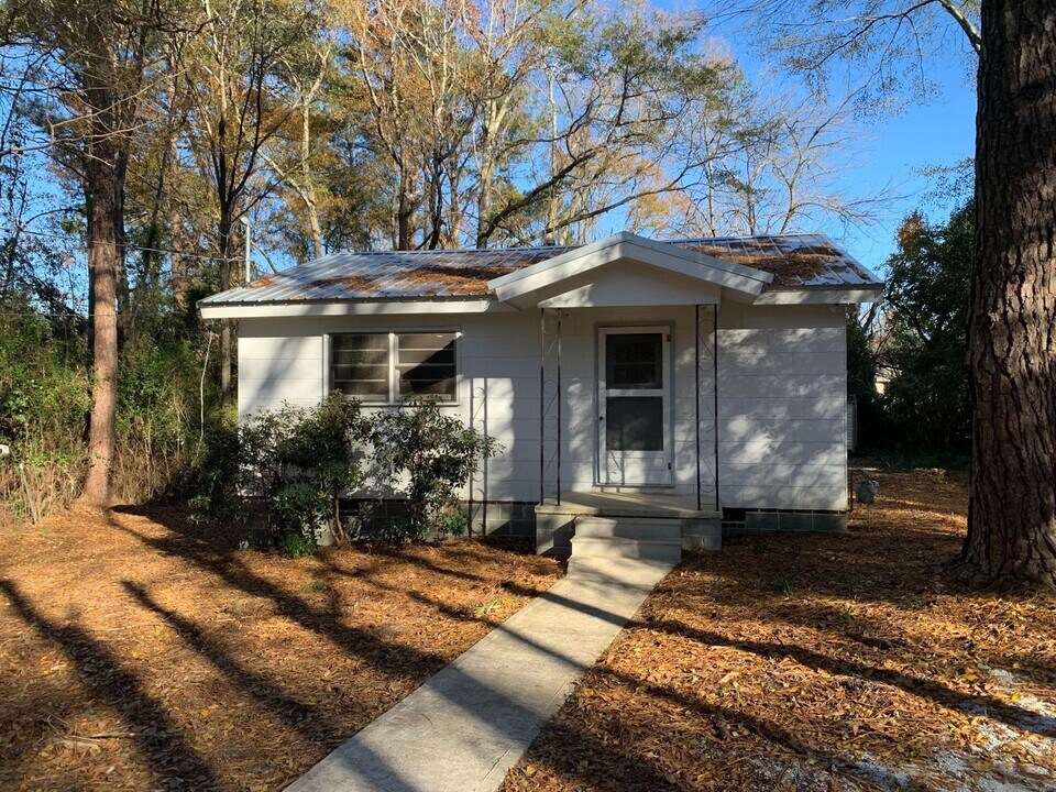 Precious 1BR/1BA Cottage On N Ross in Auburn, AL - Building Photo