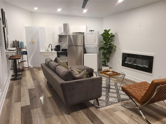 property at 3229 Kingsdale Dr SW