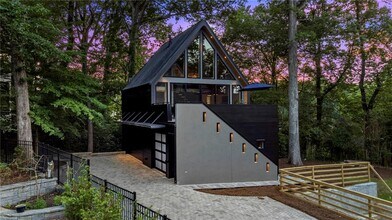 1033 Reeder Cir NE in Atlanta, GA - Building Photo - Building Photo