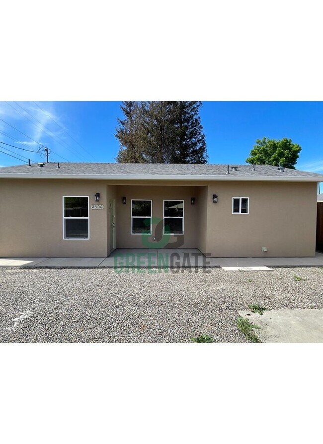 2306 Encina Ave in Modesto, CA - Building Photo - Building Photo