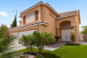 8594 Lambert Dr in Las Vegas, NV - Building Photo - Building Photo