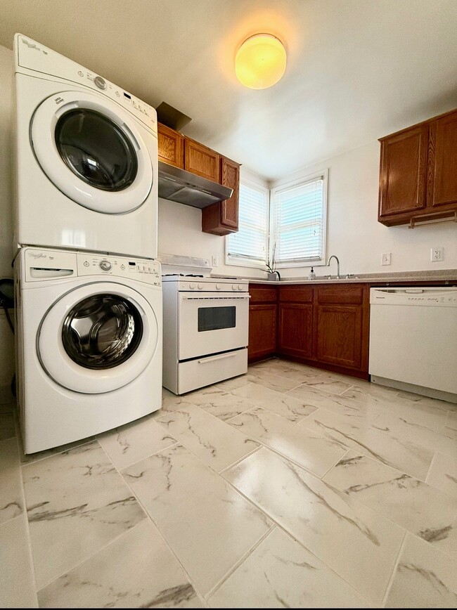 1721 N Glenoaks Blvd, Unit 1721