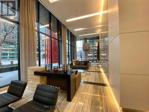 110 Charles St E in Toronto, ON - Building Photo - Building Photo