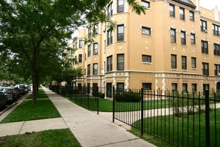 Washington Court in Chicago, IL - Building Photo