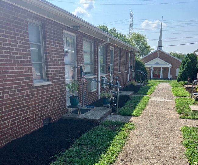 516 Olden Ave, Unit 1