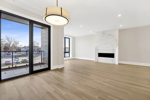 3352 N Ashland Ave, Unit 2S in Chicago, IL - Building Photo