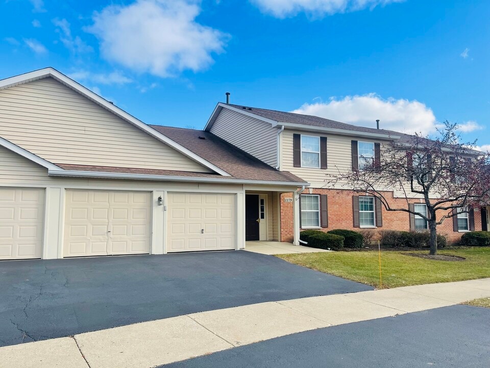 1179 N Village Dr in Round Lake Beach, IL - Building Photo