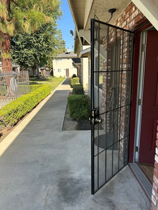 609 Taylor St, Unit 14 in Bakersfield, CA - Building Photo