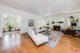 157 N Las Palmas Ave in Los Angeles, CA - Building Photo - Building Photo