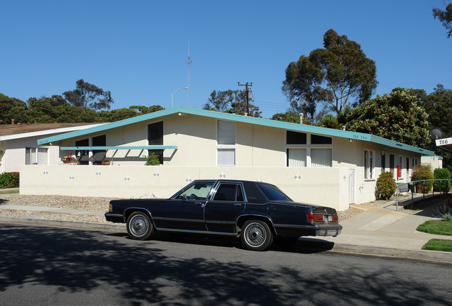 748-754 Sidonia Ave in Ventura, CA - Building Photo - Building Photo