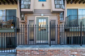 Regent Place in Kansas City, MO - Foto de edificio - Building Photo