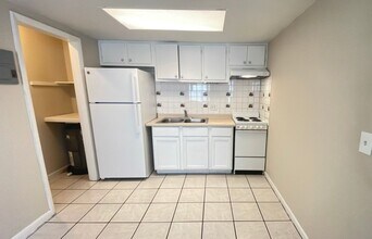 5111 Curry Ford Rd in Orlando, FL - Building Photo - Building Photo