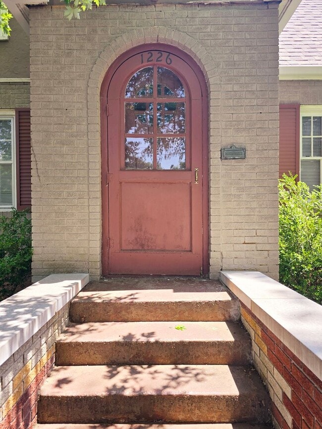 property at 1226 S Jefferson Ave