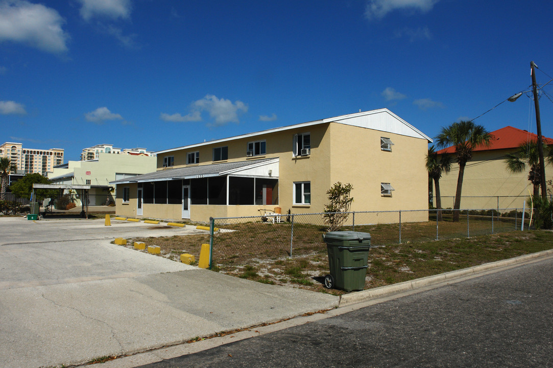 1435 Boulevard Of The Arts in Sarasota, FL - Foto de edificio