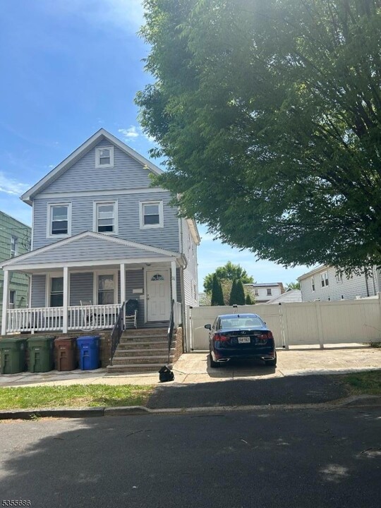 26 E 19th St in Linden, NJ - Building Photo