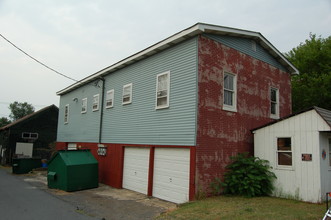 108 S Main St in Alburtis, PA - Building Photo - Building Photo