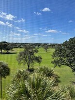 6895 Willow Wood Dr in Boca Raton, FL - Building Photo