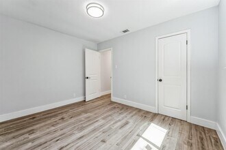 2009 Scofield Ln in Austin, TX - Building Photo - Building Photo