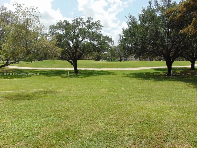 1931 Sabal Palm Dr in Davie, FL - Building Photo - Building Photo